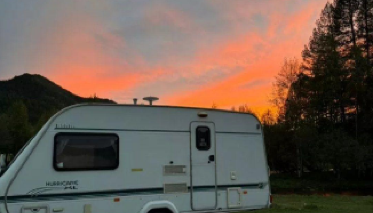 В Горном Алтае выставили на продажу обустроенный автодом с кухней и душем. Фото