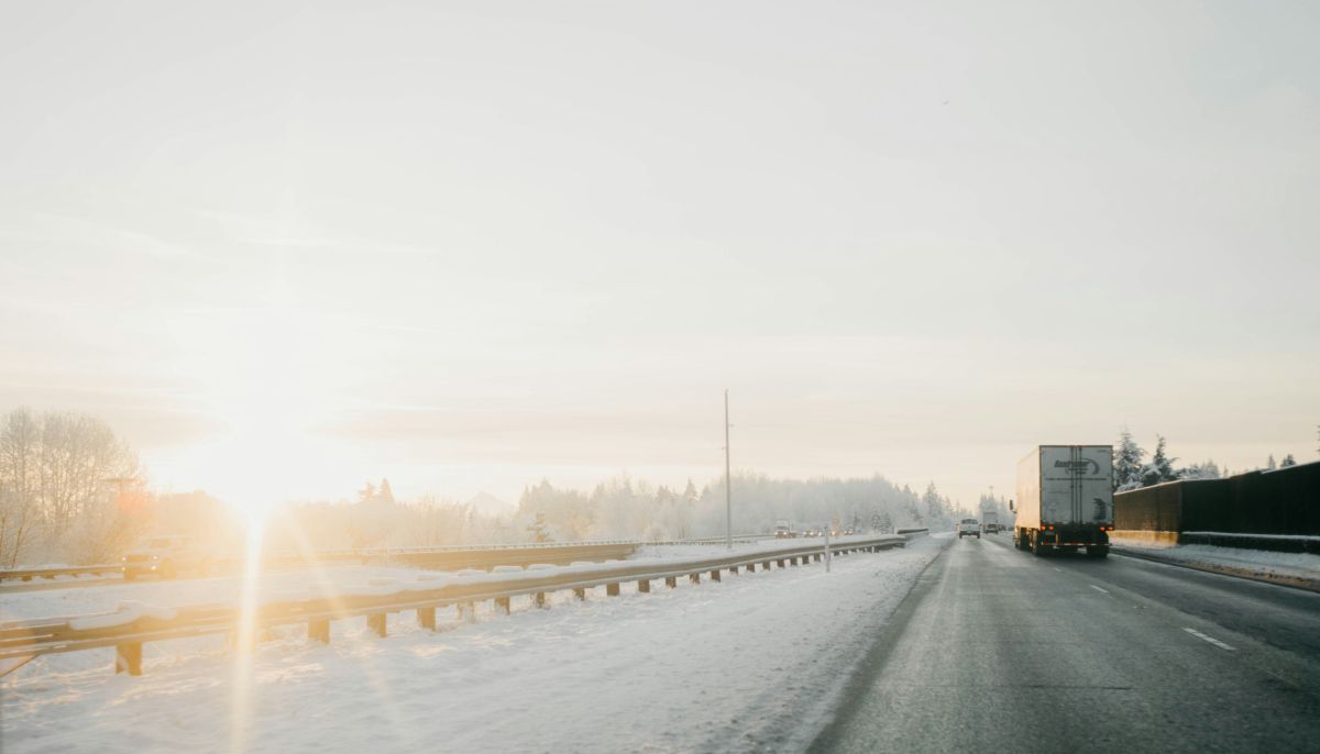 Как междугородний автобус в Республике Алтай оставил пассажиров на остановке