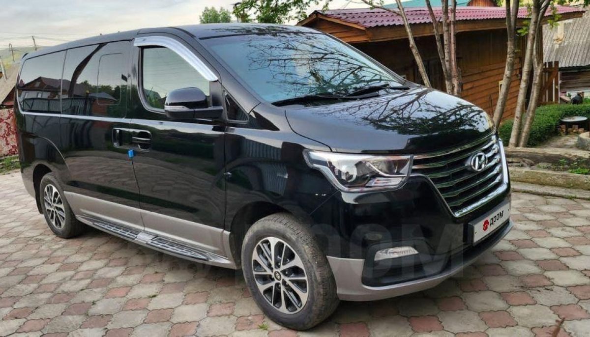 В Горном Алтае продают премиальный девятиместный минивен. Фото автомобиля